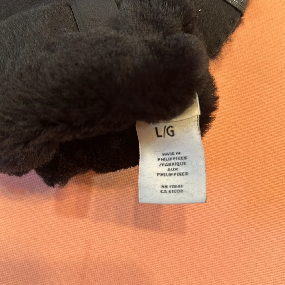 New UGG Whipstitch Sheepskin Gloves. Black. Size L.